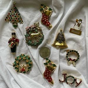 Set of 10 Christmas Brooches.